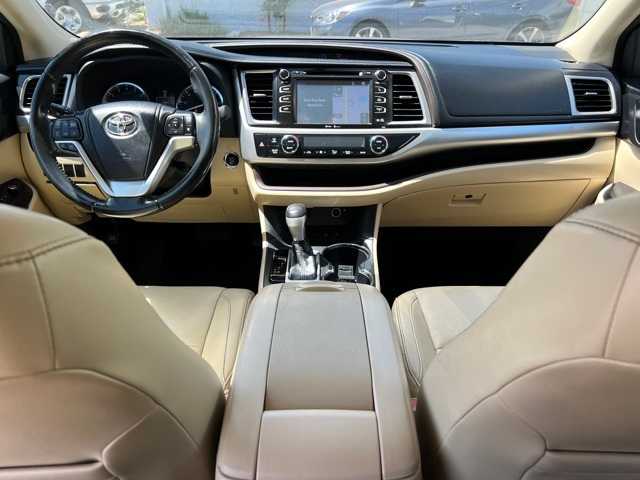 2014 Toyota Highlander XLE 29