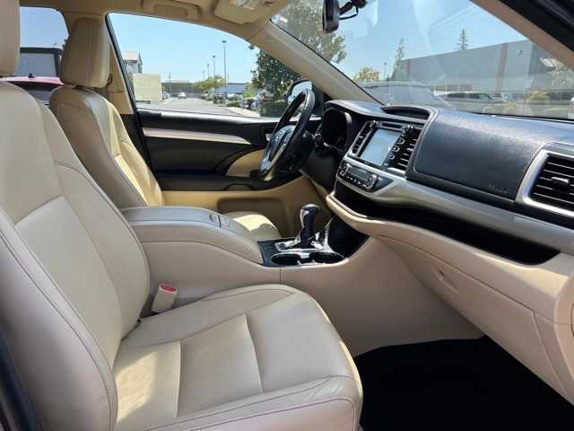 2014 Toyota Highlander XLE 27