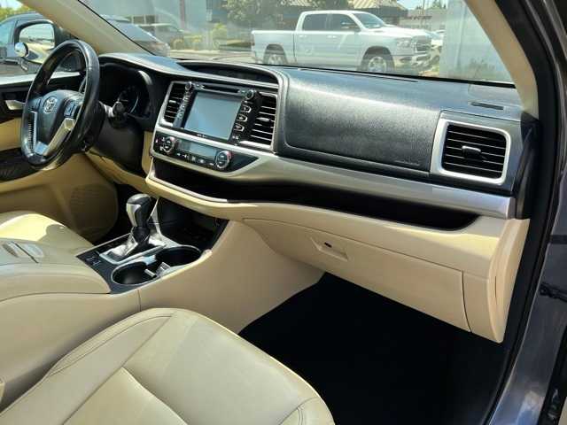 2014 Toyota Highlander XLE 26