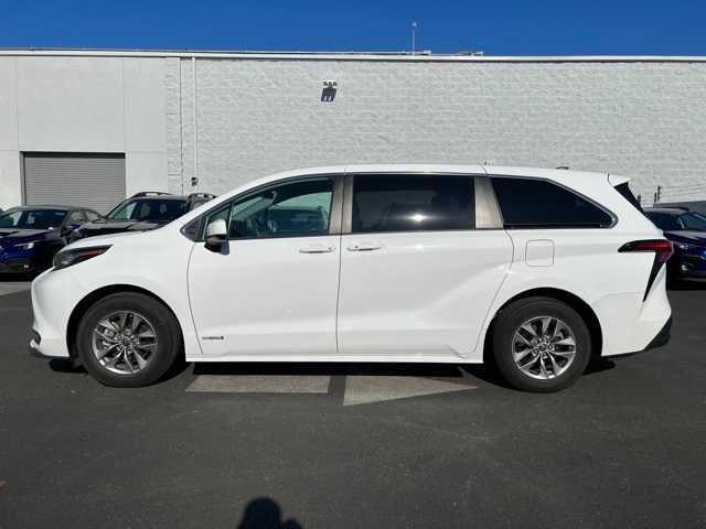 Used 2021 Toyota Sienna LE with VIN 5TDKRKEC8MS073374 for sale in Fresno, CA