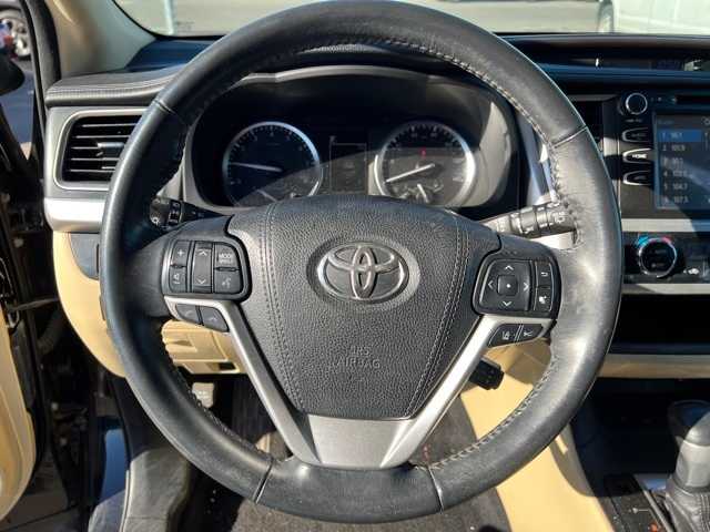 2017 Toyota Highlander XLE 30