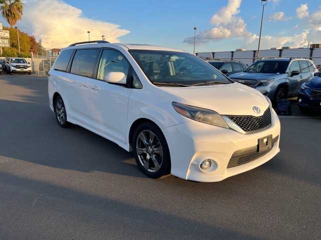 2017 Toyota Sienna SE Premium 11