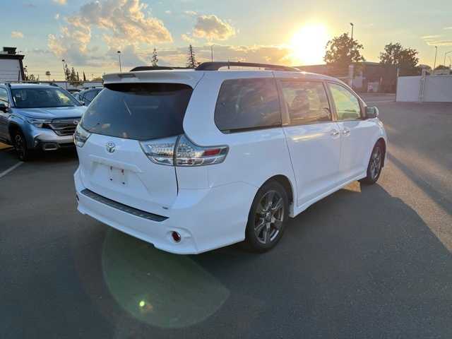 2017 Toyota Sienna SE Premium 9