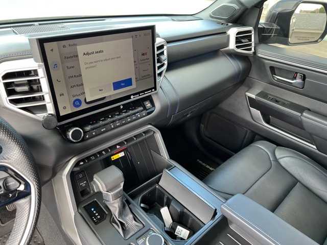 2024 Toyota Tundra Platinum CrewMax 5.5 Bed 32