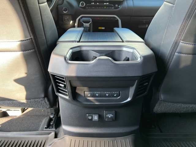 2024 Toyota Tundra Platinum CrewMax 5.5 Bed 32