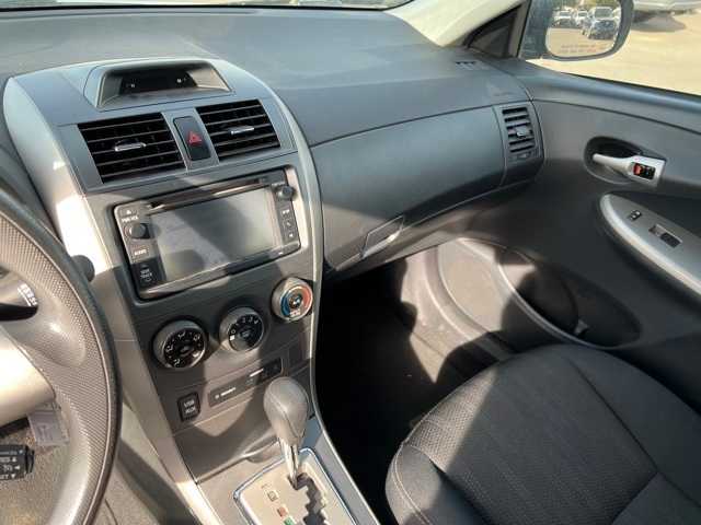 2013 Toyota Corolla S 31