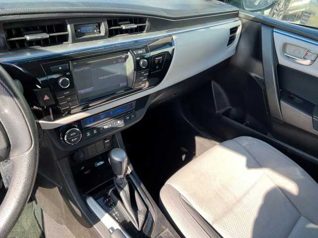 2016 Toyota Corolla LE 31