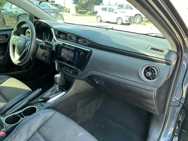 2017 Toyota Corolla SE 26