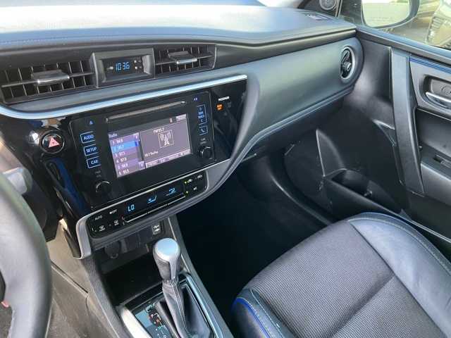 2017 Toyota Corolla SE 38