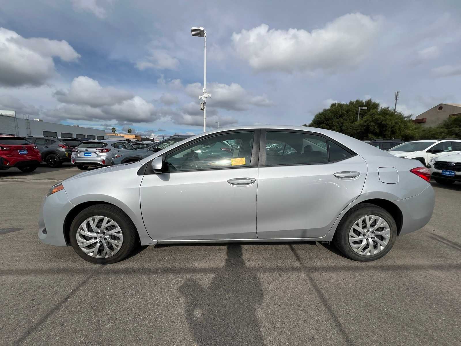 2018 Toyota Corolla L photo 2