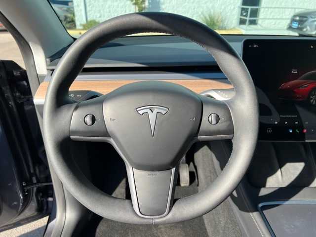 2023 Tesla Model Y Long Range 33