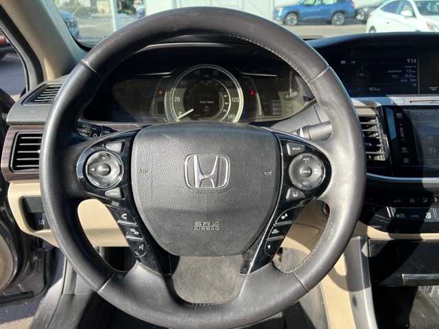 2017 Honda Accord Hybrid Touring 30