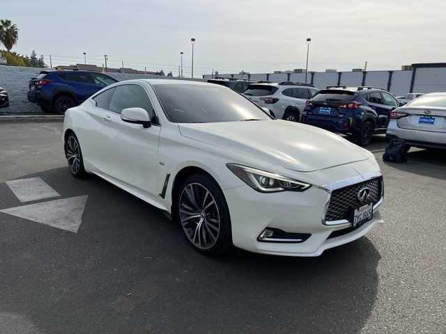 2017 INFINITI Q60 2.0t 10