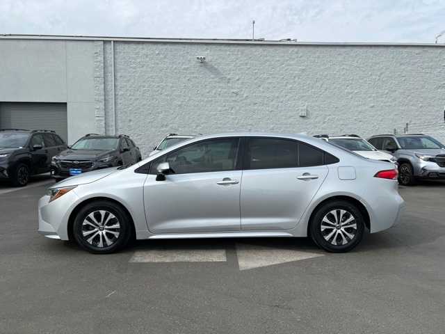 2022 Toyota Corolla Hybrid LE 2