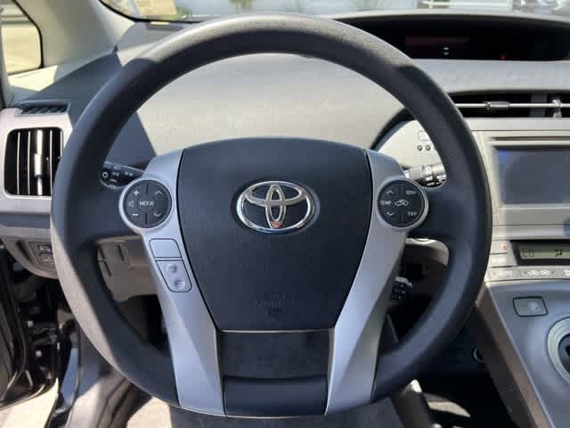 2013 Toyota Prius Two 34