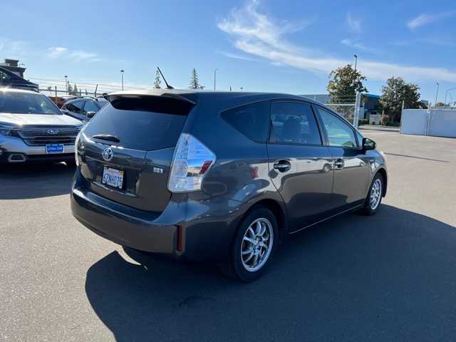 2013 Toyota Prius V Two 9