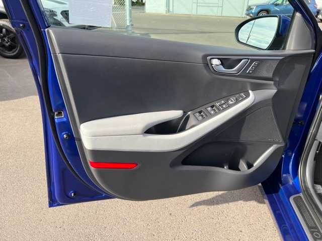 2022 Hyundai Ioniq Plug-In Hybrid Limited 16