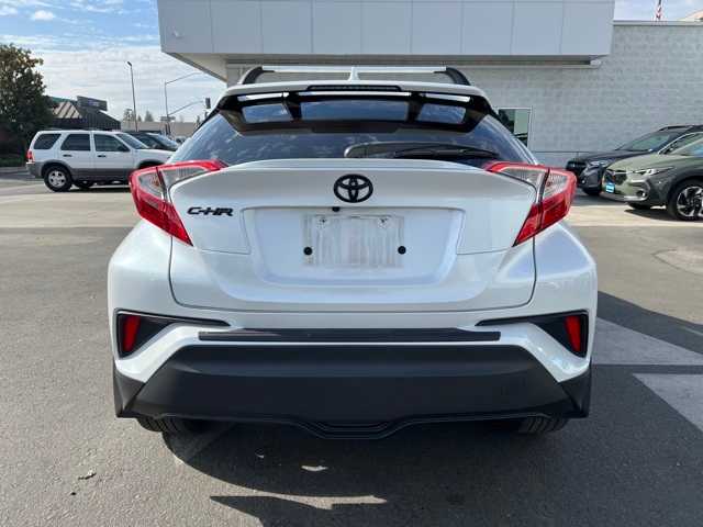 2022 Toyota C-HR XLE 4