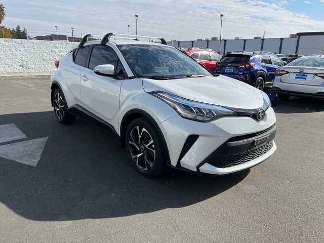 2022 Toyota C-HR XLE 10