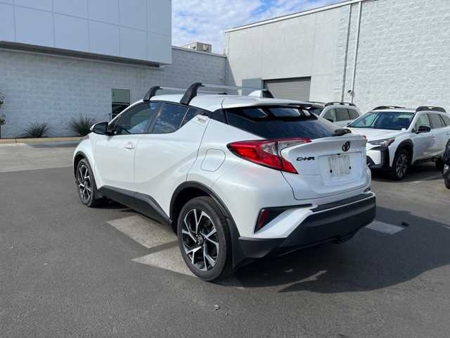 2022 Toyota C-HR XLE 3