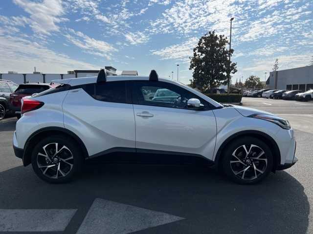 2022 Toyota C-HR XLE 9