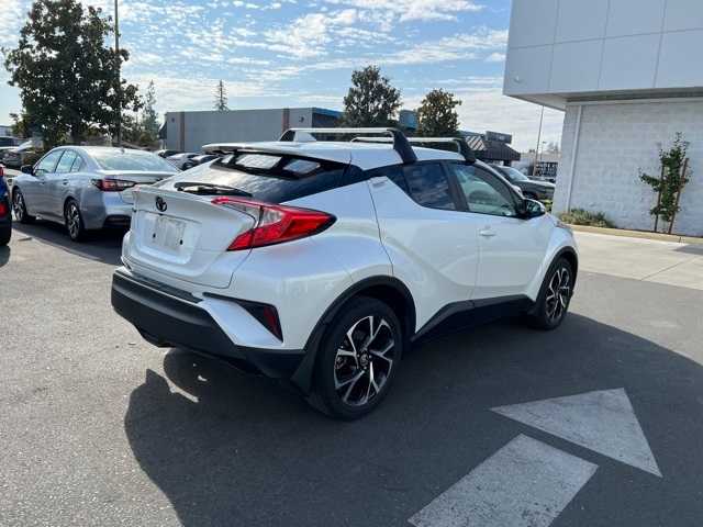 2022 Toyota C-HR XLE 8