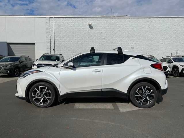 2022 Toyota C-HR XLE 2