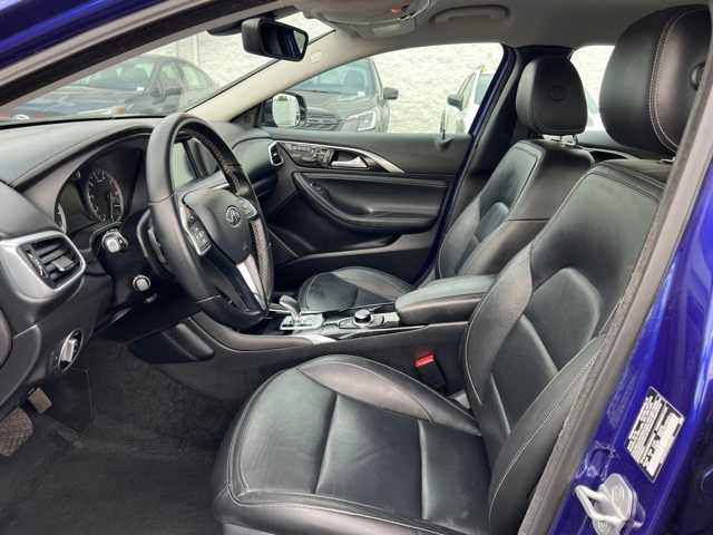 2017 INFINITI QX30 Luxury 14