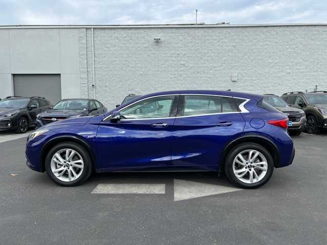 2017 INFINITI QX30 Luxury 2