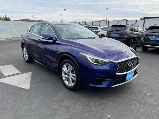 2017 INFINITI QX30 Luxury 10