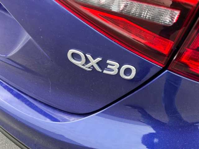 2017 INFINITI QX30 Luxury 6