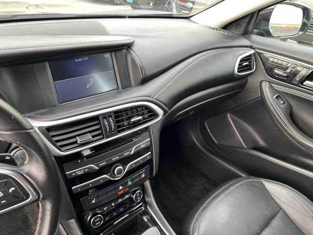 2017 INFINITI QX30 Luxury 37