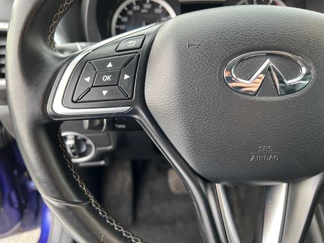 2017 INFINITI QX30 Luxury 34