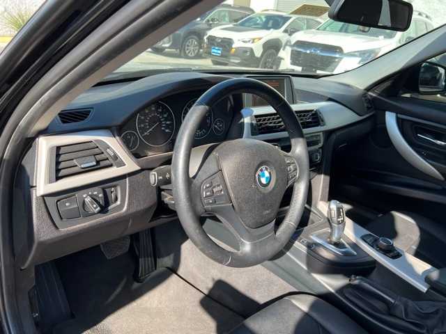 2016 BMW 3 Series 320i 13