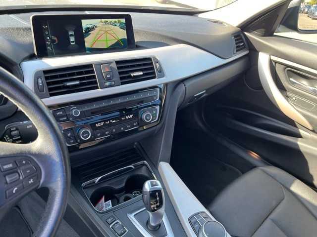 2017 BMW 3 Series 320i xDrive 32