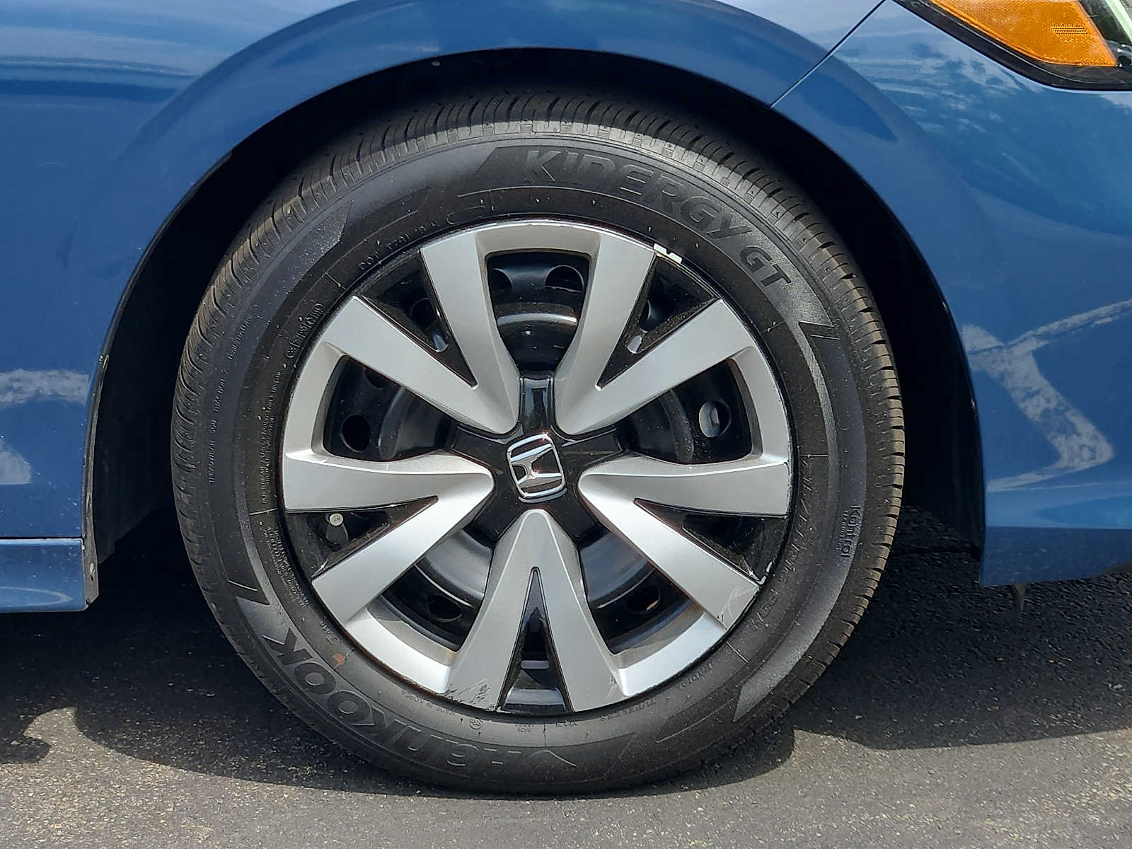 2025 Honda Civic LX - Photo 8