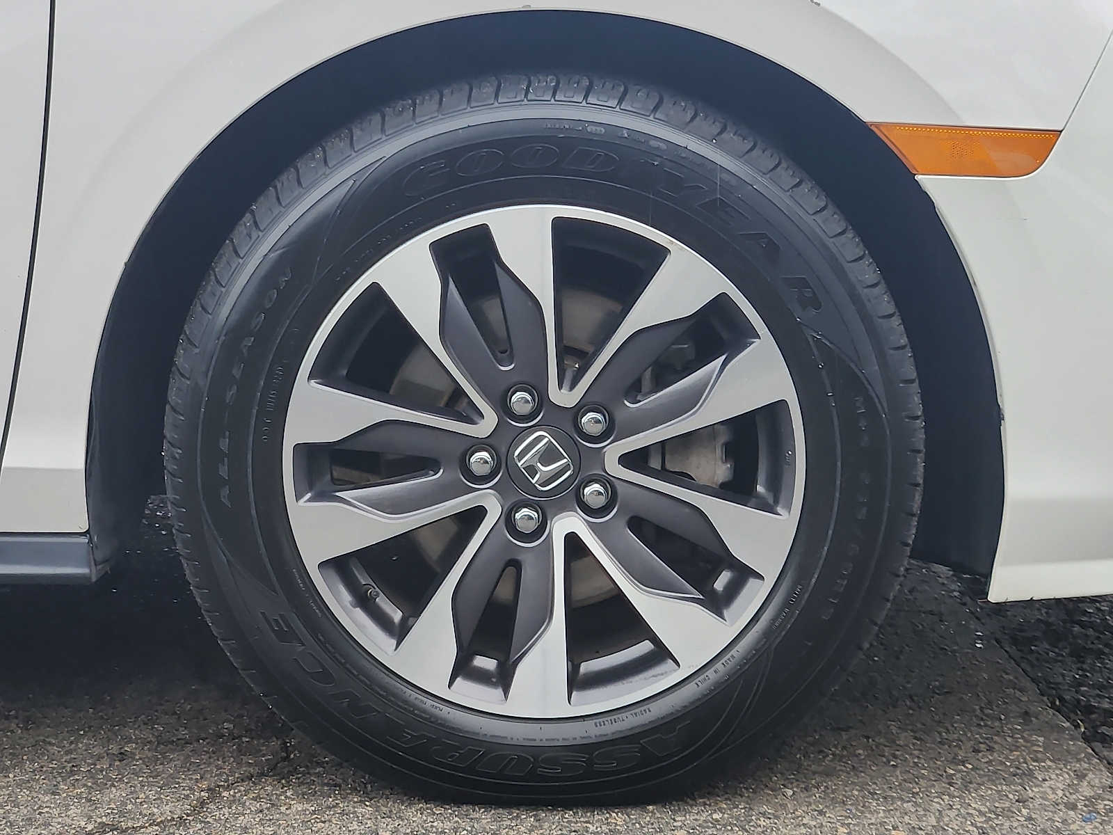 2024 Honda Odyssey EX-L - Photo 8