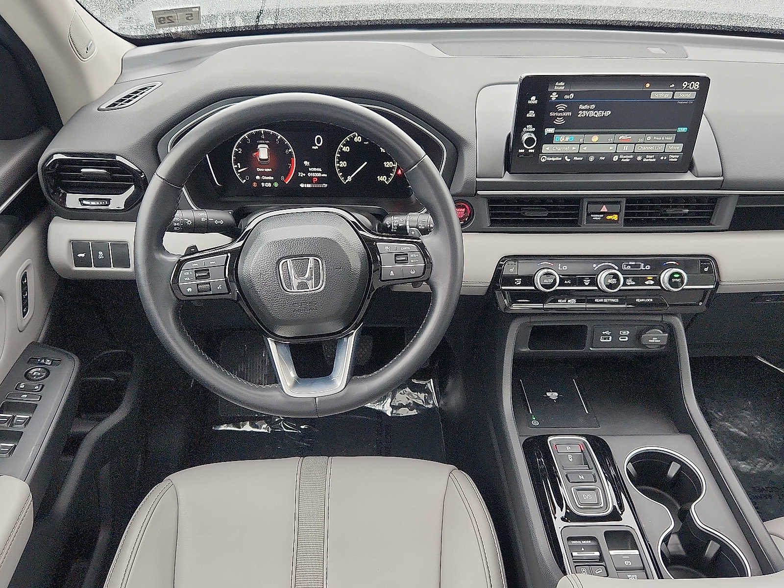 2025 Honda Pilot Touring - Photo 11