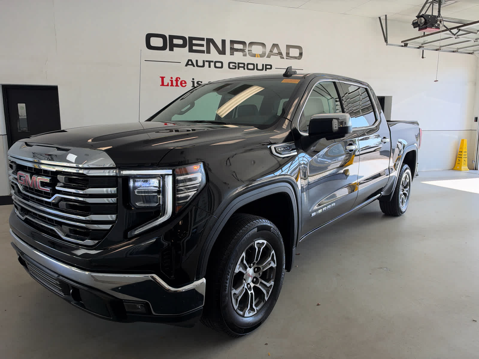 Onyx Black 2025 GMC Sierra 1500 Pickup Truck Four-Wheel Drive Automatic