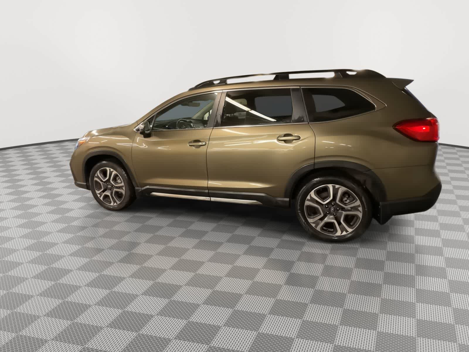 View vehicle photo 7