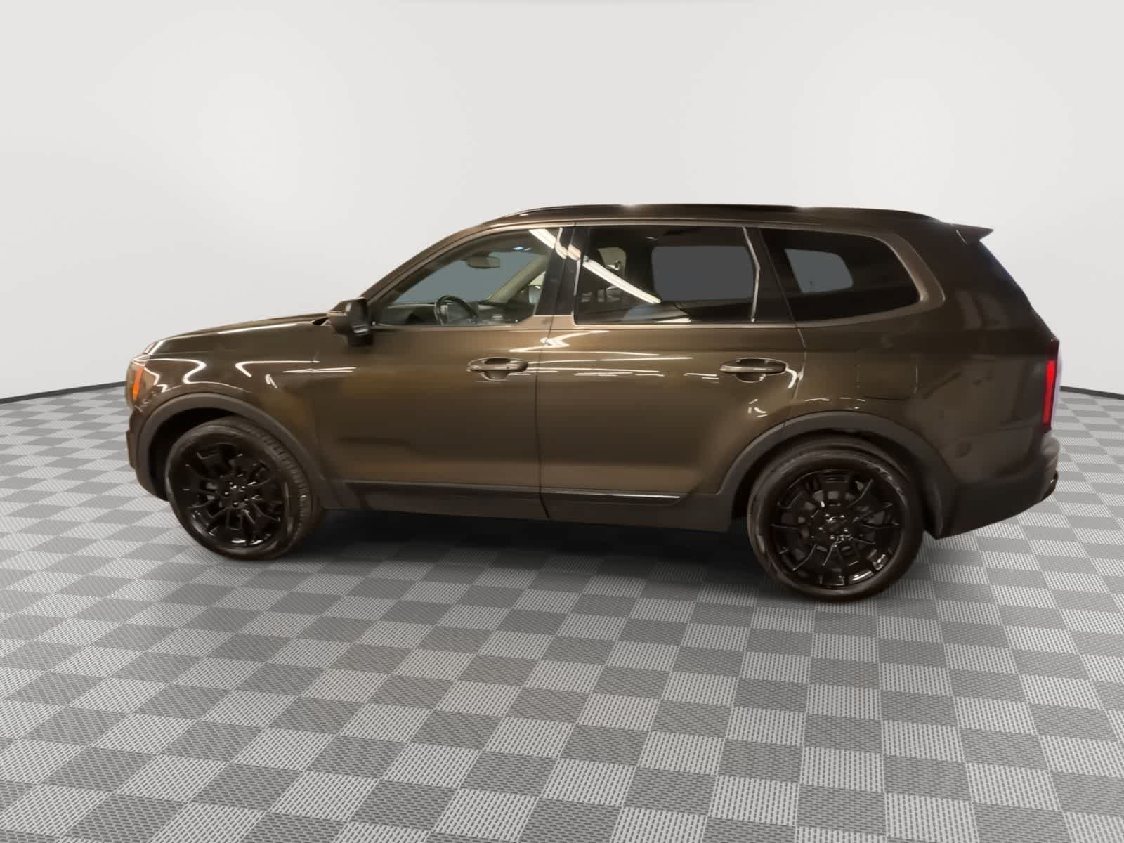 View vehicle photo 5