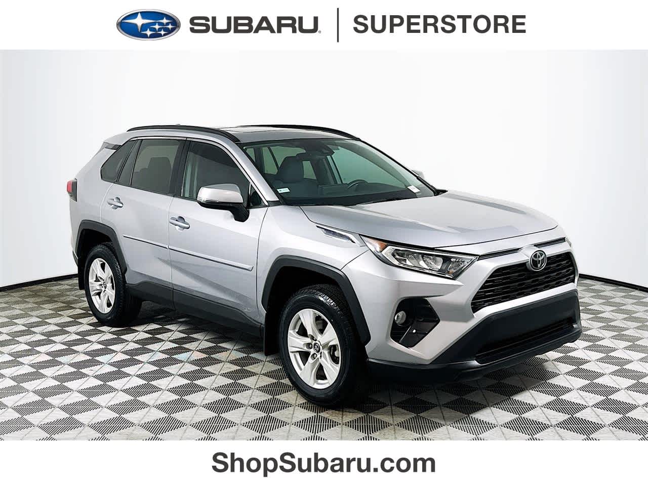 Silver Sky Metallic 2019 Toyota RAV4 XLE FWD SUV / Crossover Front-Wheel Drive 8-Speed Automatic