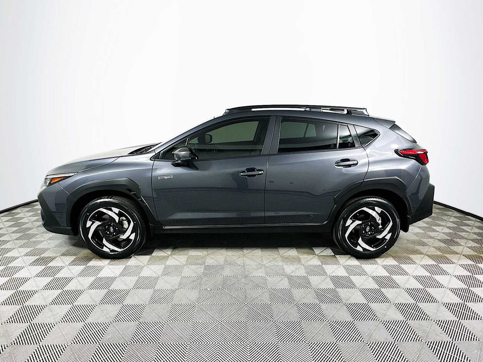 View vehicle photo 4