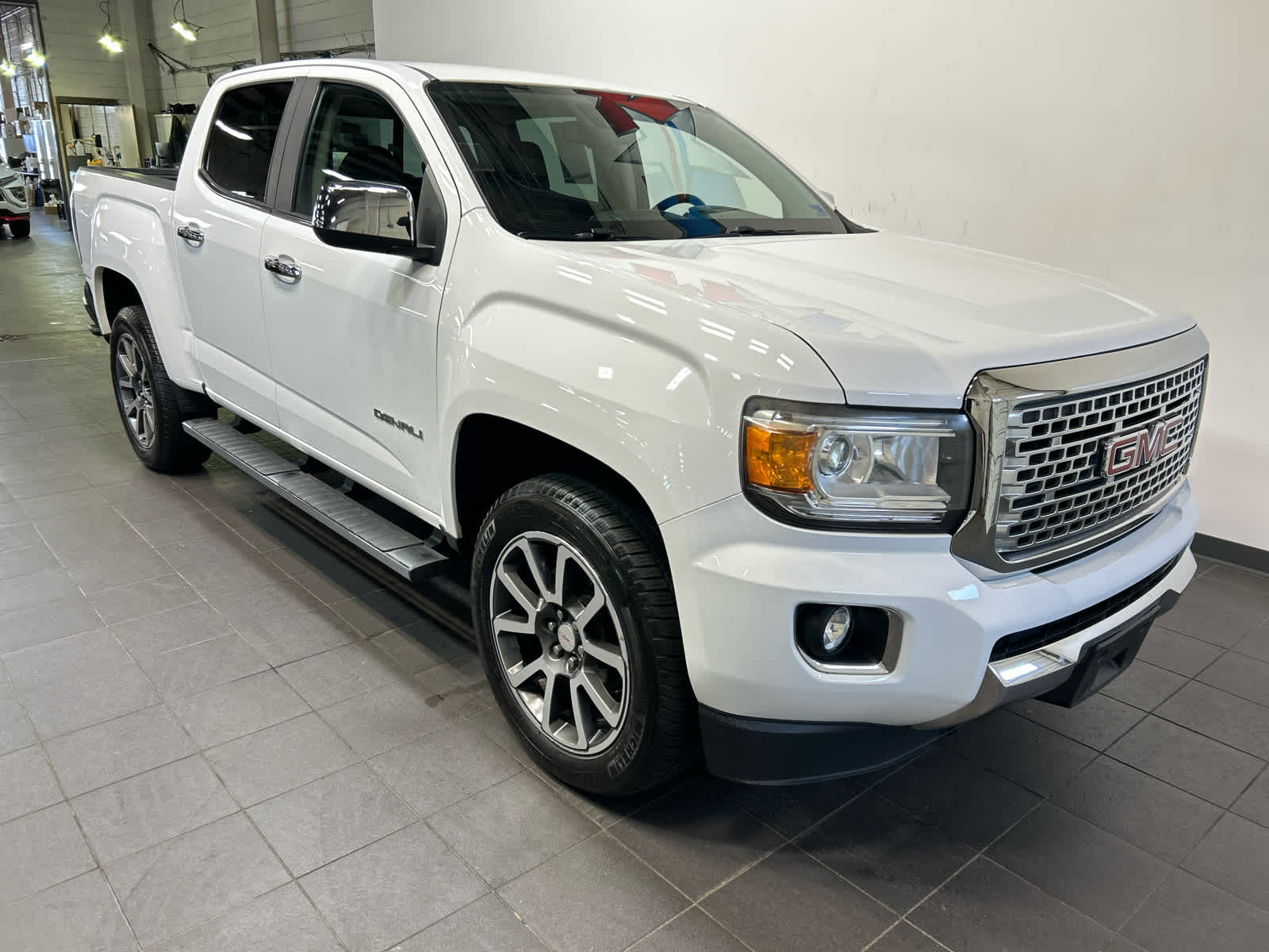View vehicle photo 2