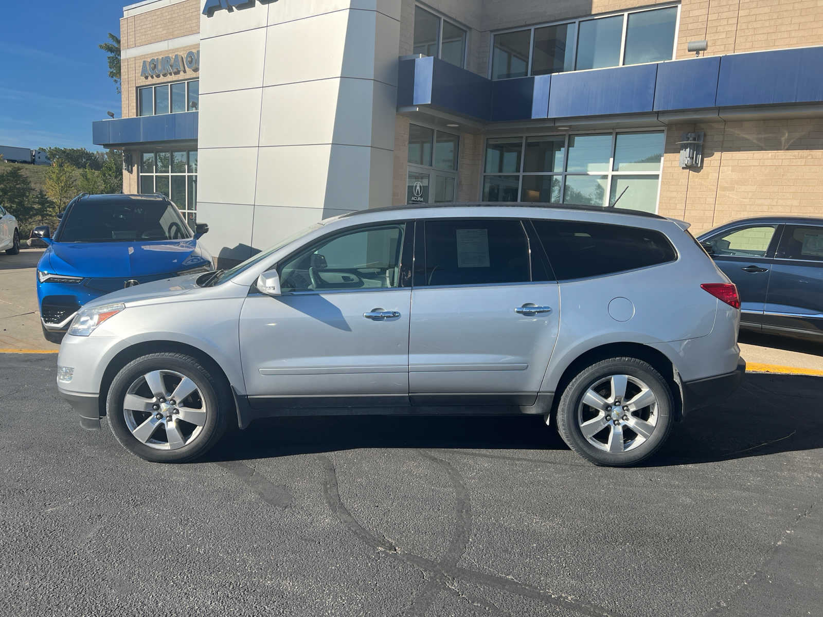 2012 Chevrolet Traverse LT w/1LT 2