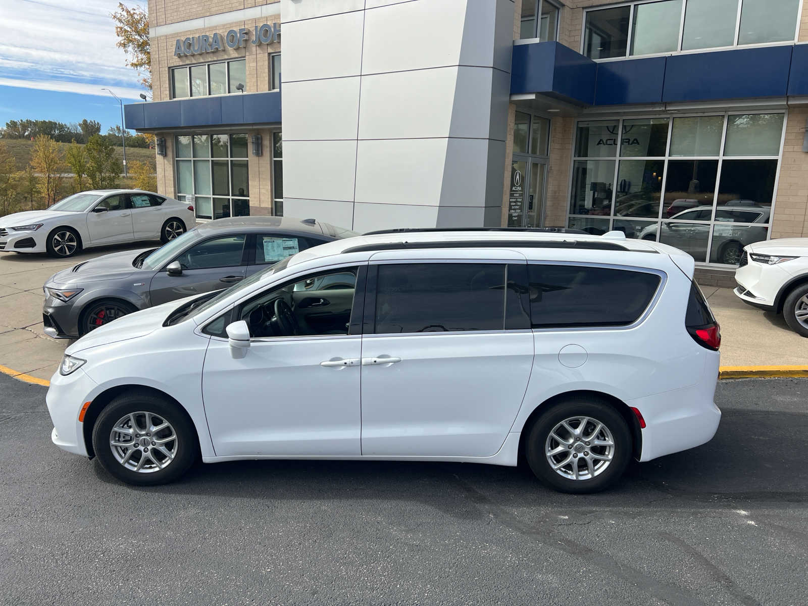 2022 Chrysler Pacifica Touring L 3