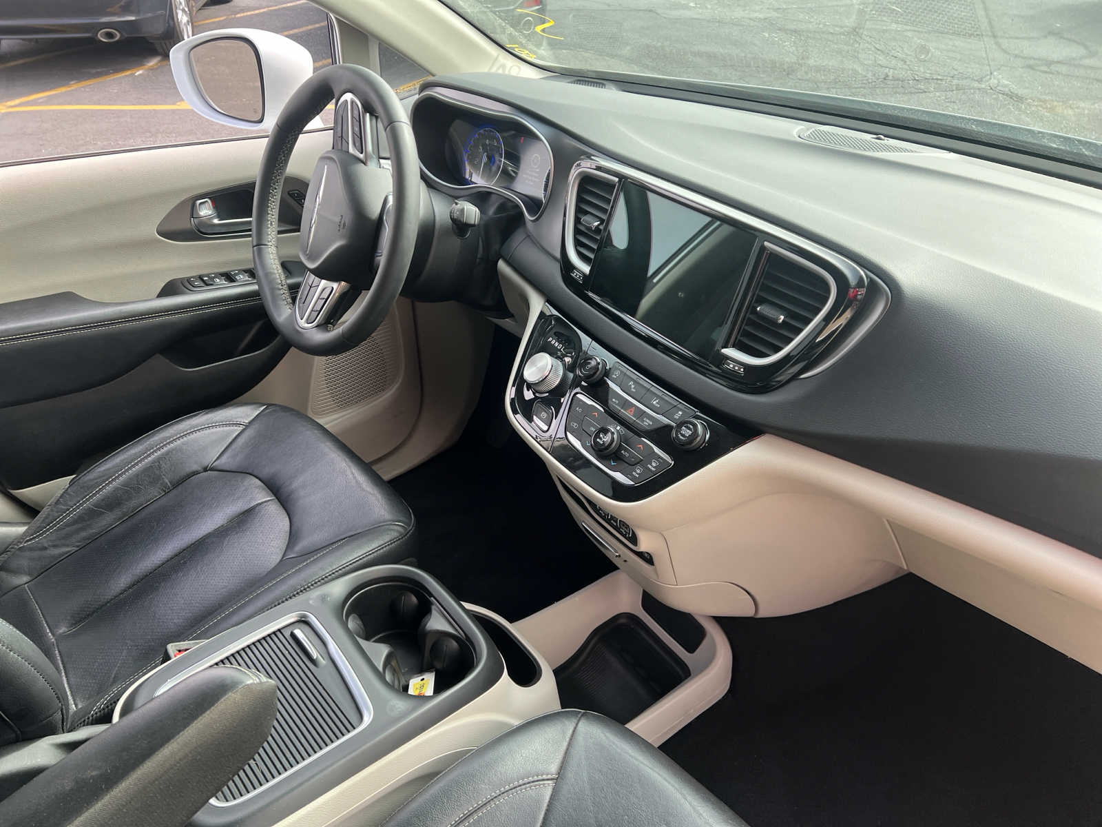 2022 Chrysler Pacifica Touring L 10