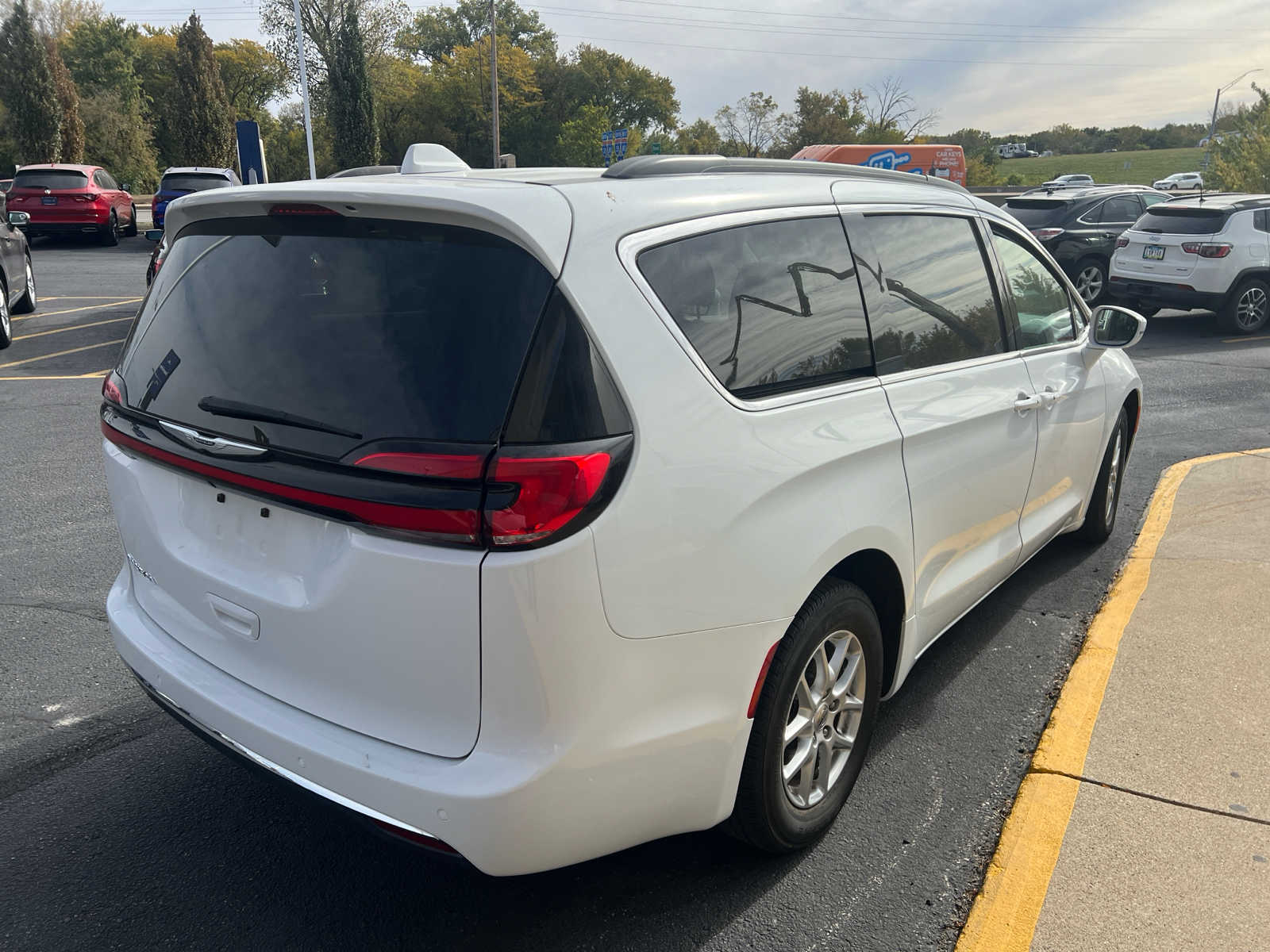 2022 Chrysler Pacifica Touring L 18