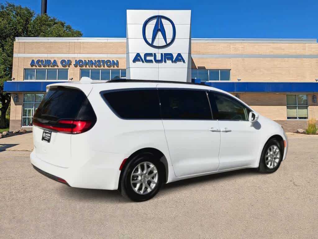 2022 Chrysler Pacifica Touring L 8