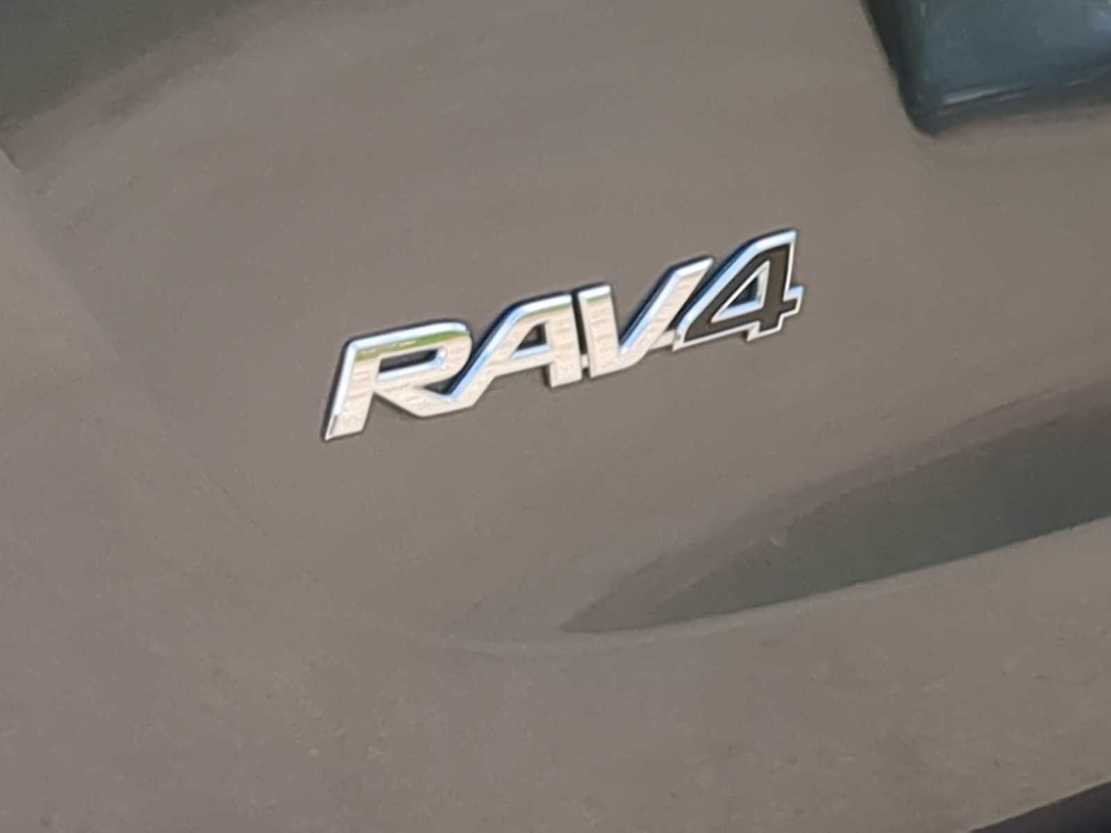 2013 Toyota RAV4 XLE 13